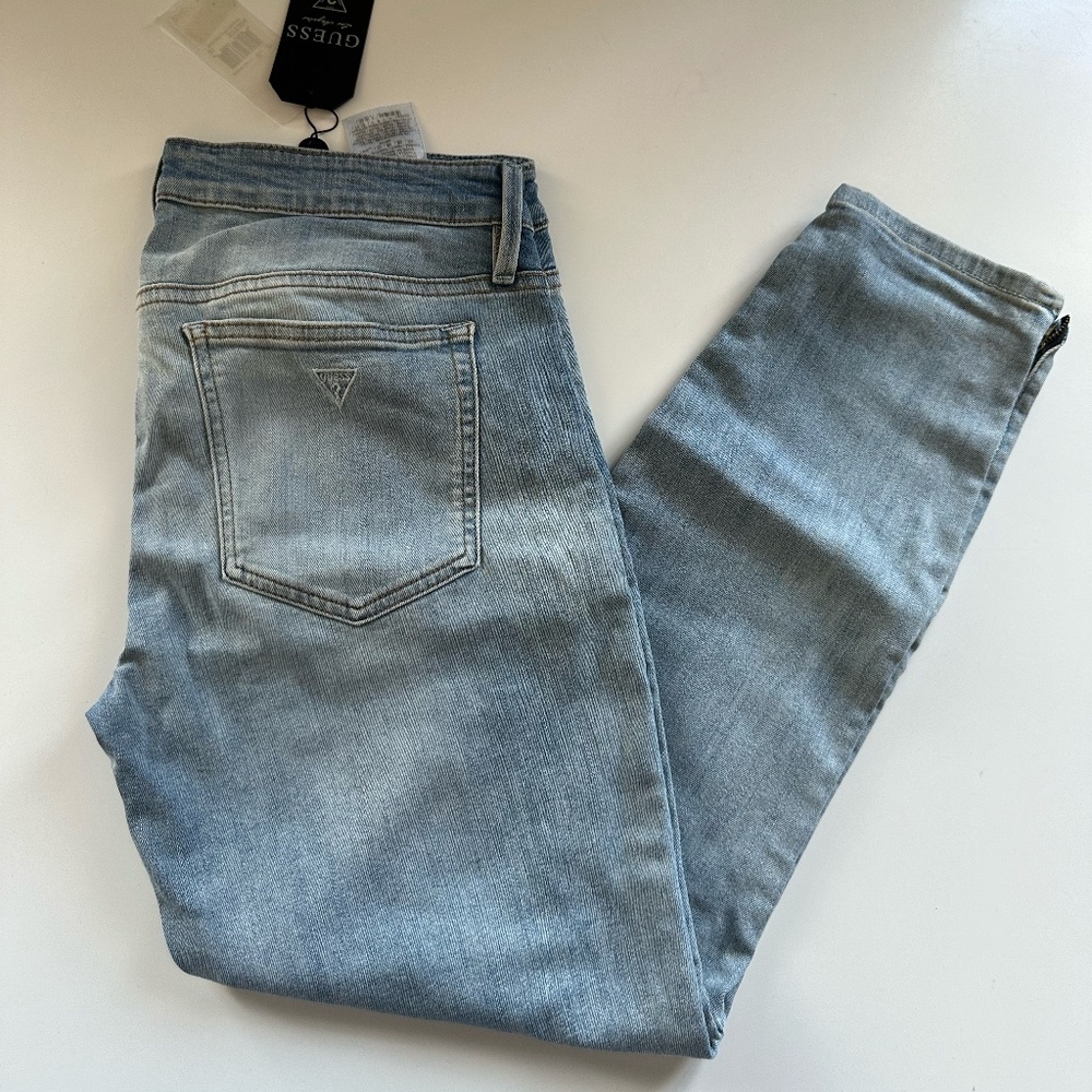 Guess Light Wash Skinny Jeans Size 31